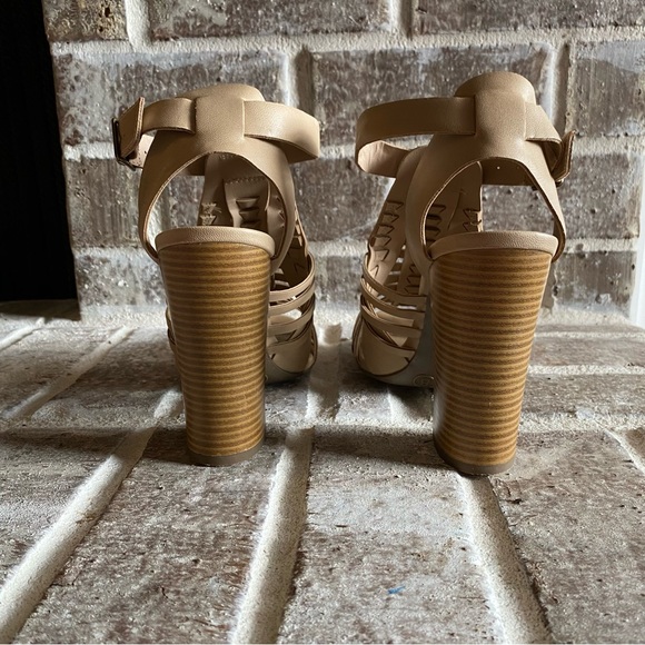 👡Nude Chunky Sandal Heels 👡 - Picture 2 of 9
